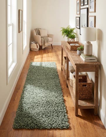 2' 7 x 10' Zermatt Shag Runner Rug