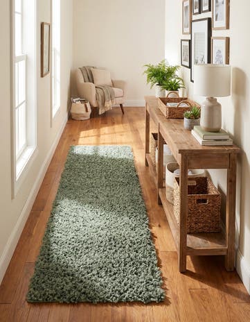 2' 7 x 10' Zermatt Shag Runner Rug