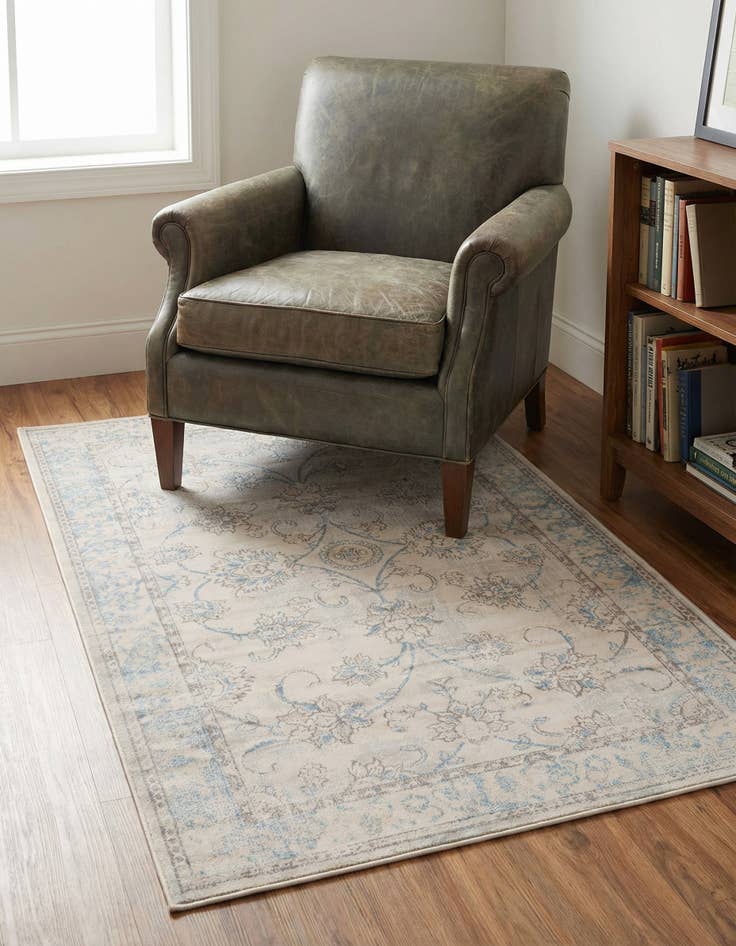 Detail image of 3' 3 x 5' 3 Victoria Rug