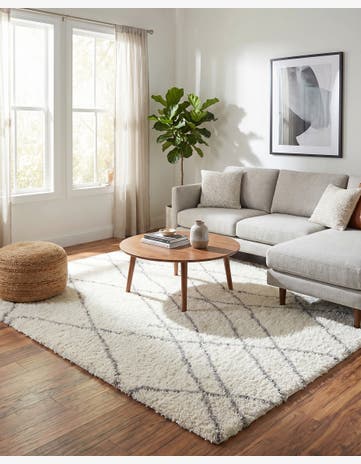 7' 10 x 7' 10 Soft Touch Shag Square Rug