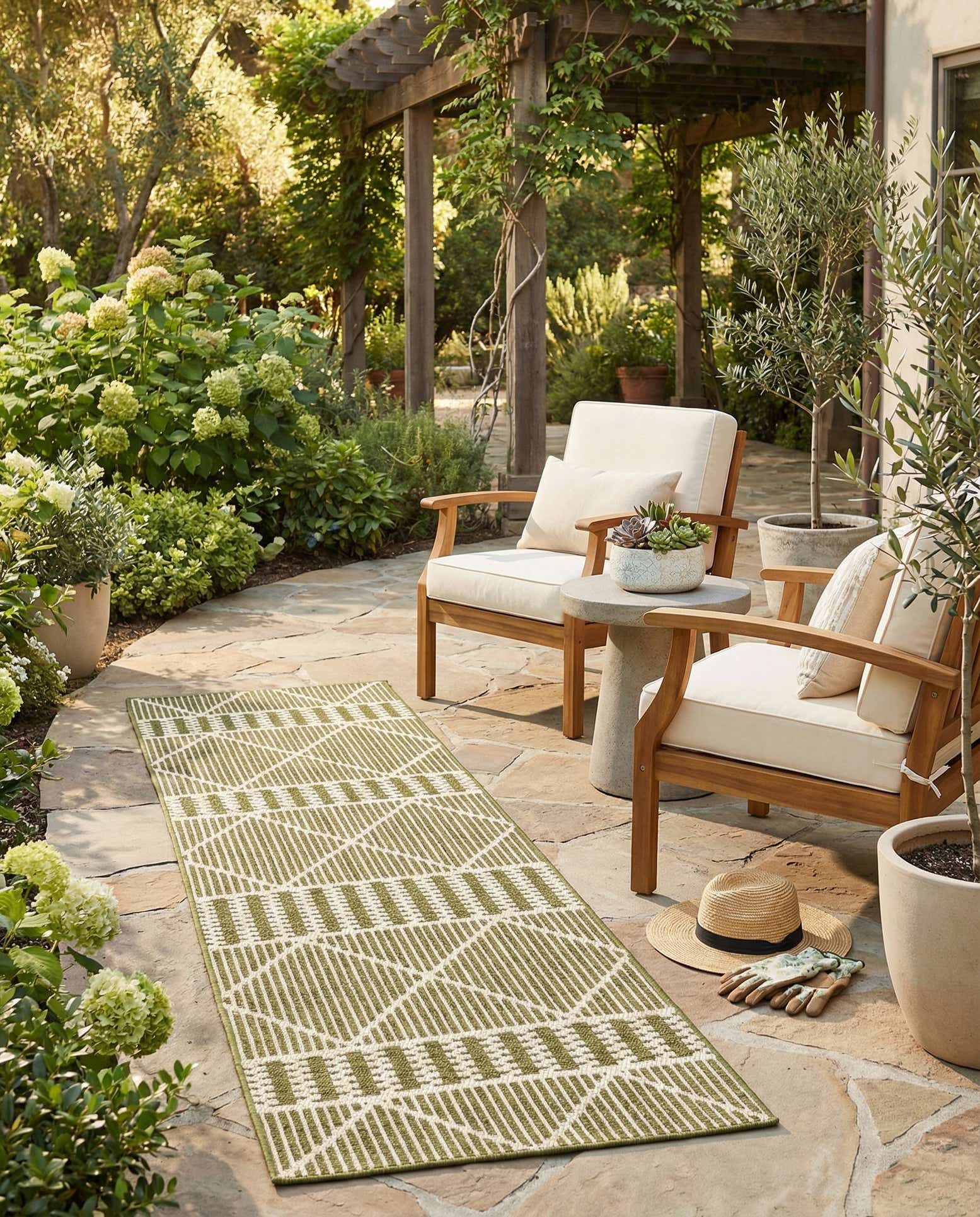 2' x 6' Easy-Clean Trellis Indoor / Outdoor Runner Rug