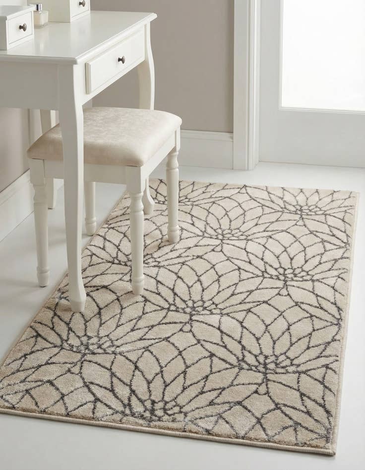 Detail image of 2' x 3'  Marilyn Monroe&trade; Glam Dahlia Rug