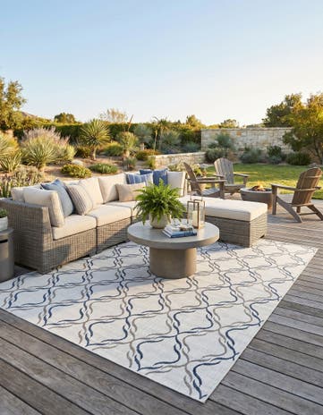 Ivory Easy-Clean Lattice Indoor / Outdoor Rug