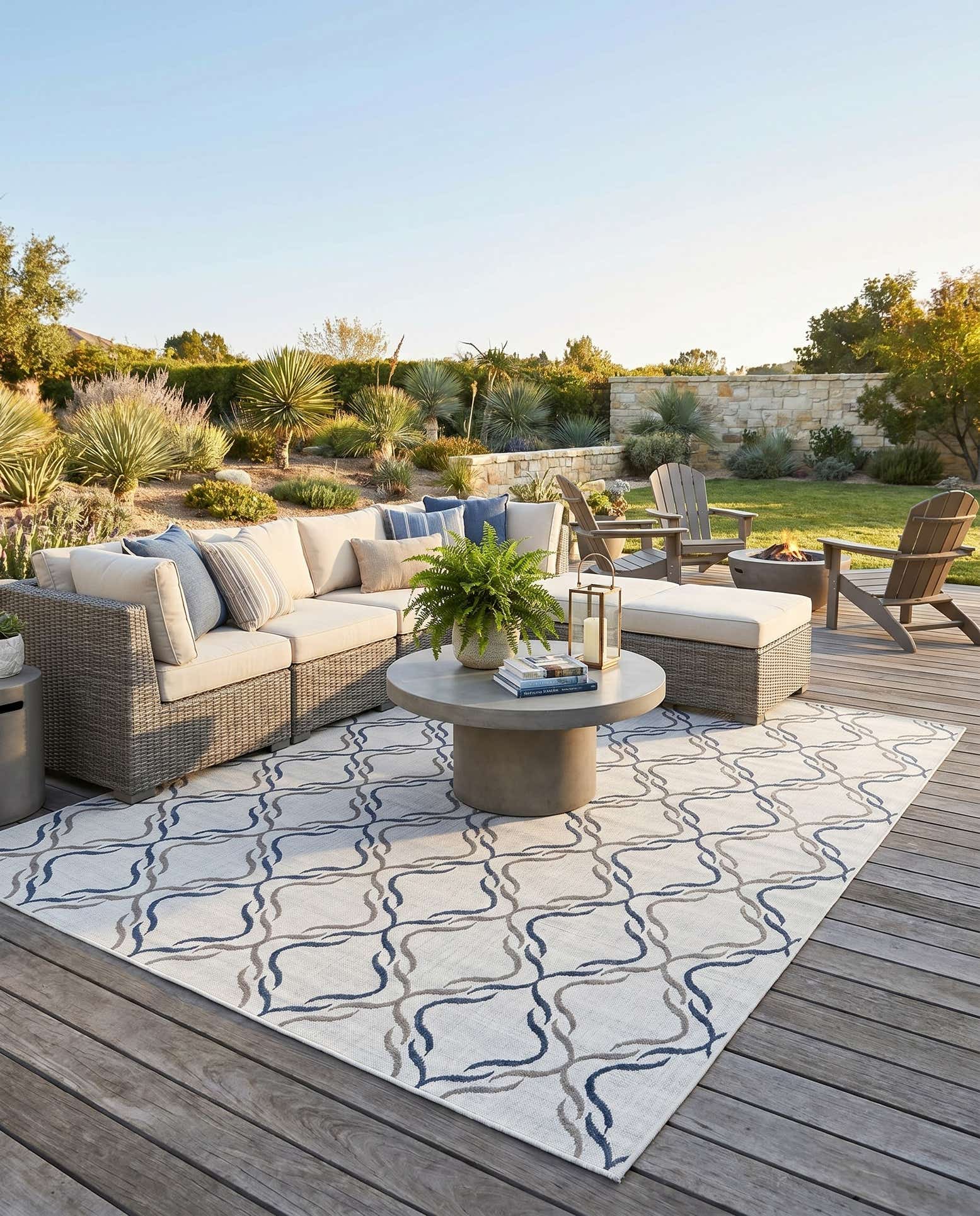 7' 10 x 10' Easy-Clean Trellis Indoor / Outdoor Rug