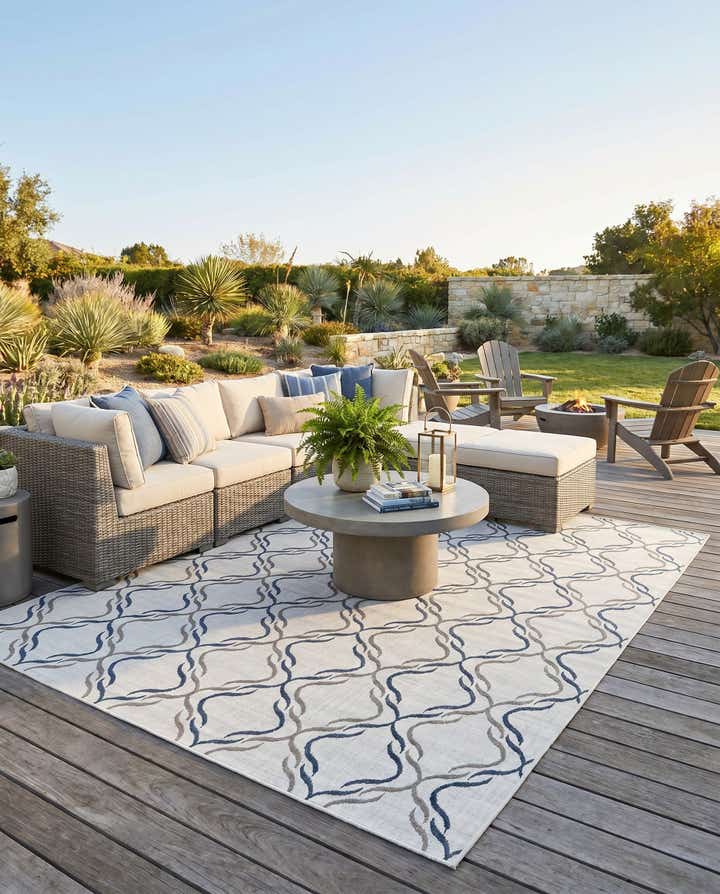 7' 10 x 10' Easy-Clean Trellis Indoor / Outdoor Rug