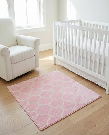  3' x 3' Lattice Frieze Square Rug