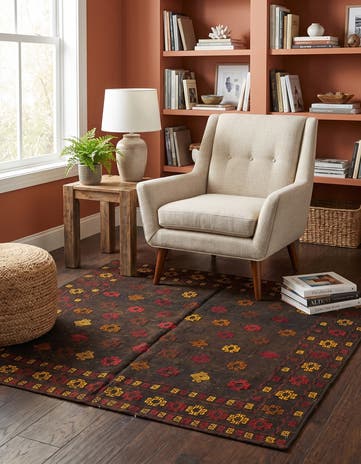 3' 10 x 4' 3 Hand Knotted Sumak Wool Square Rug