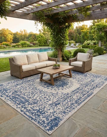 9' x 12' Easy-Clean Traditional Indoor / Outdoor Rug