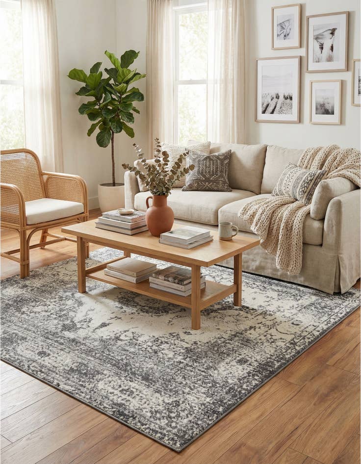 Detail image of 7' 10 x 7' 10 Venice Square Rug