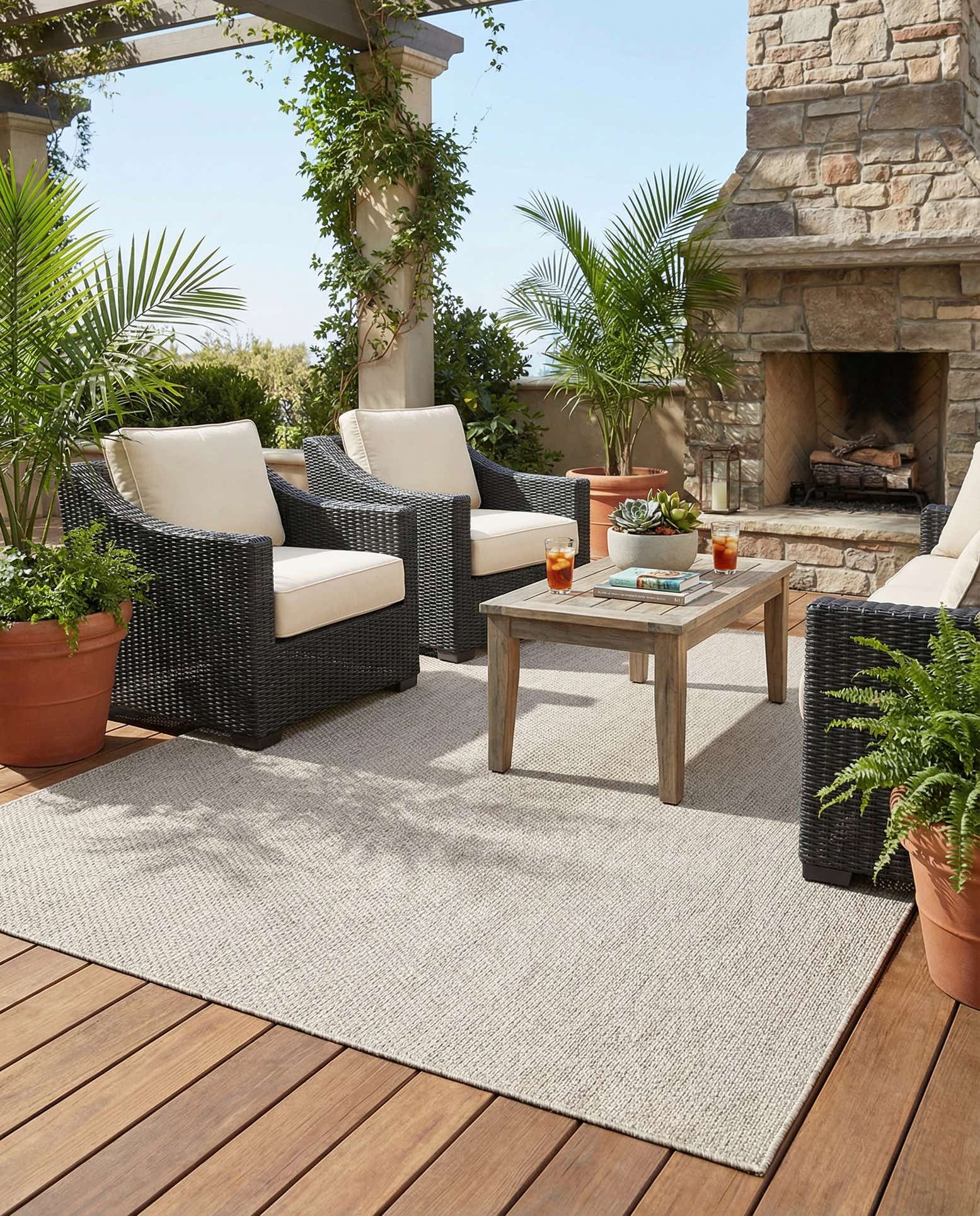 7' 10 x 10' Easy-Clean Solid Indoor / Outdoor Rug