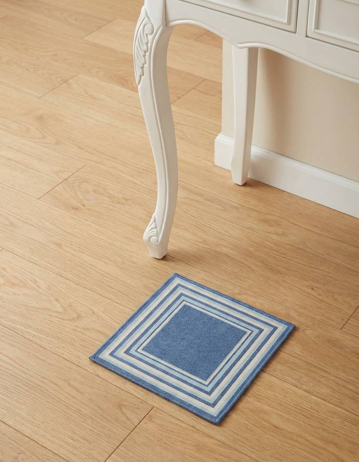 Detail image of 1' 4 x 1' 4 Lotus Sample Rug