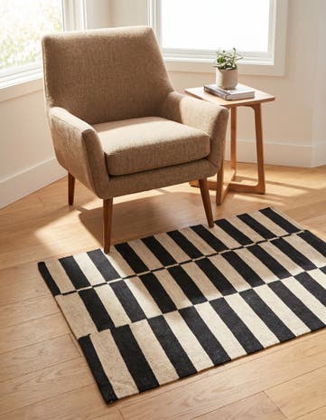 2' 9 x 3' 10 Hand Woven Kilim Modern Wool Rug