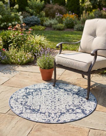 3' 1 x 3' 1 Easy-Clean Traditional Indoor / Outdoor Round Rug