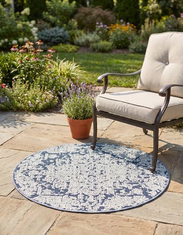 3' 1 x 3' 1 Easy-Clean Traditional Indoor / Outdoor Round Rug