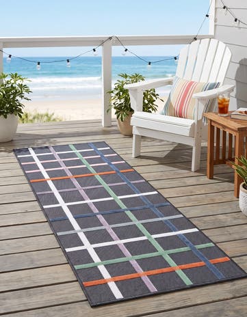 Black Easy-Clean Checkered Indoor / Outdoor Runner Rug