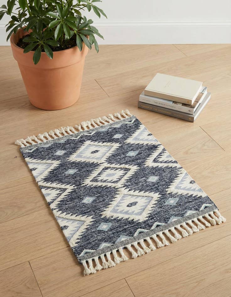 Detail image of 1' 6 x 1' 6 Hand Woven Arizona Wool Sample Rug