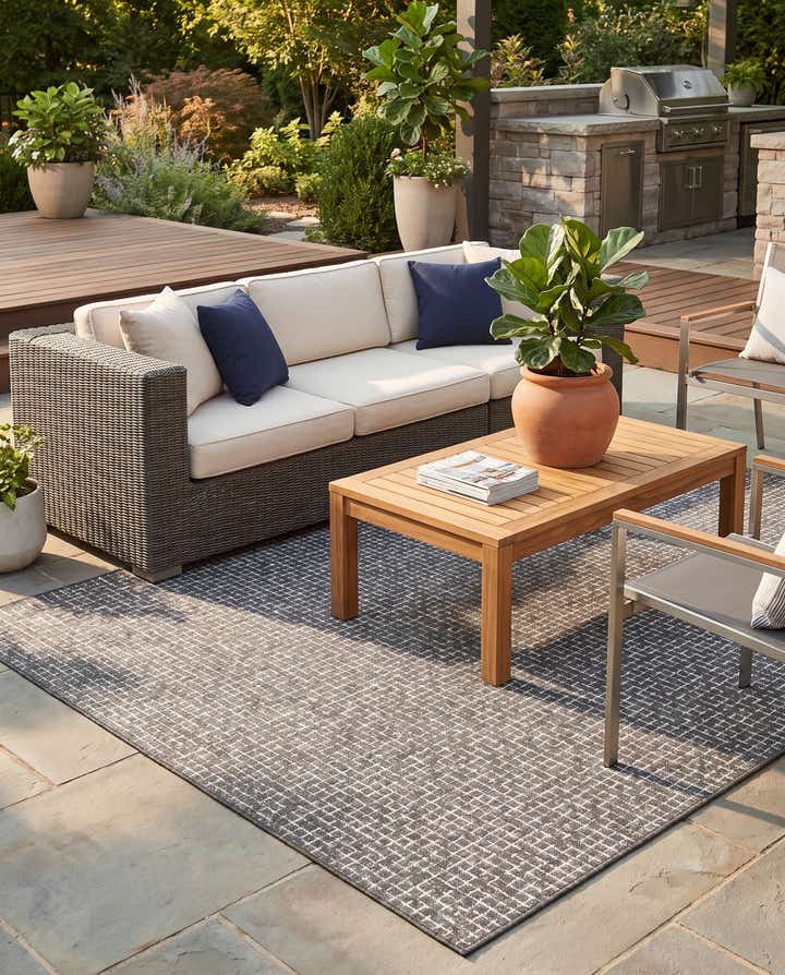 5' 3 x 8' Easy-Clean Checkered Indoor / Outdoor Rug
