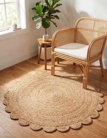 4' 1 x 4' 1 Hand Woven Scallop Braided Jute Round Rug