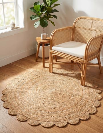 4' 1 x 4' 1 Hand Woven Scallop Braided Jute Round Rug