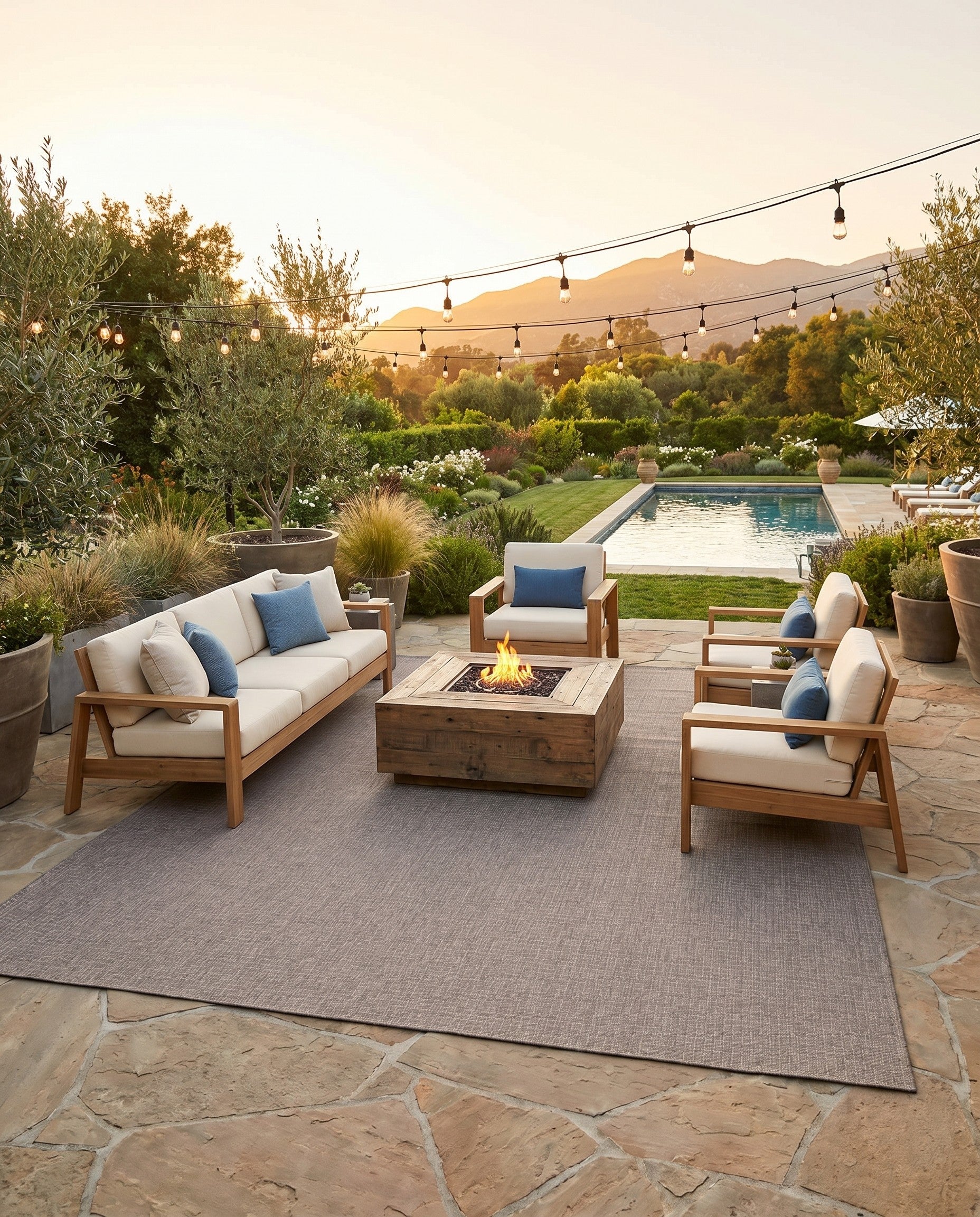 10' x 13' Easy-Clean Checkered Indoor / Outdoor Rug