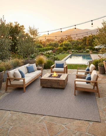 10' x 13' Easy-Clean Checkered Indoor / Outdoor Rug