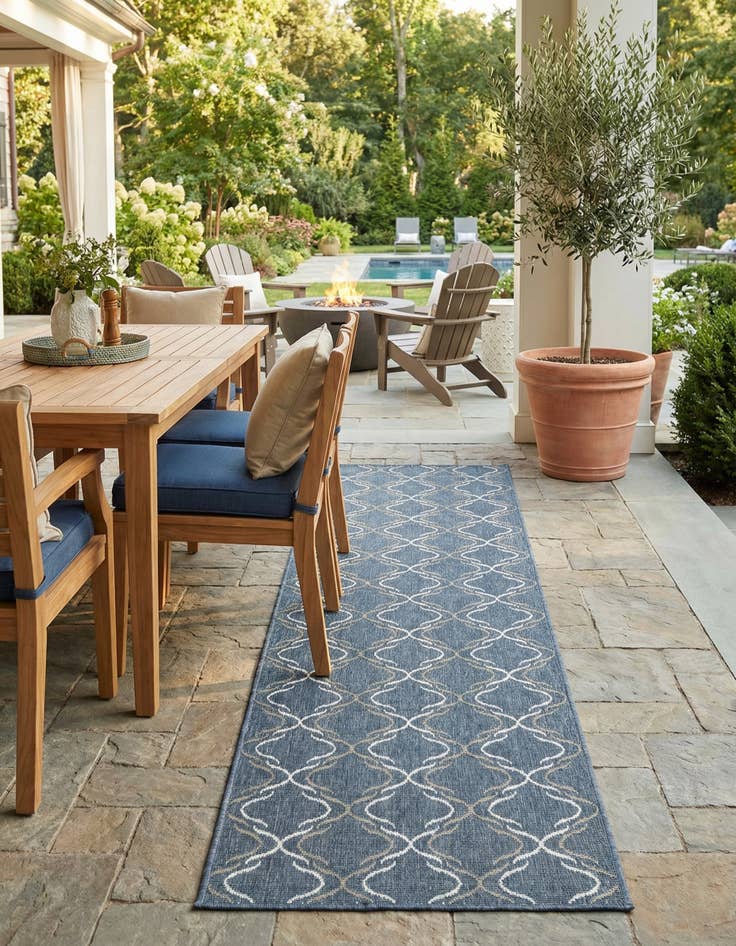Detail image of 2' x 8' Washable Lattice Indoor / Outdoor Runner Rug