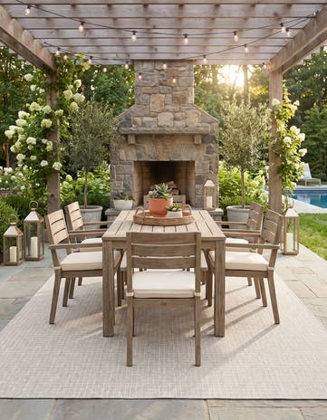 6' x 9' Easy-Clean Checkered Indoor / Outdoor Rug