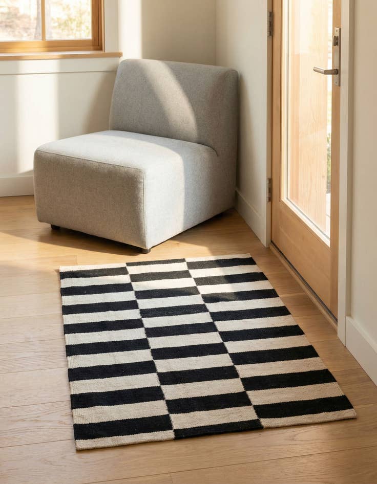 Detail image of 2' 8 x 3' 10 Hand Woven Kilim Modern Wool Rug