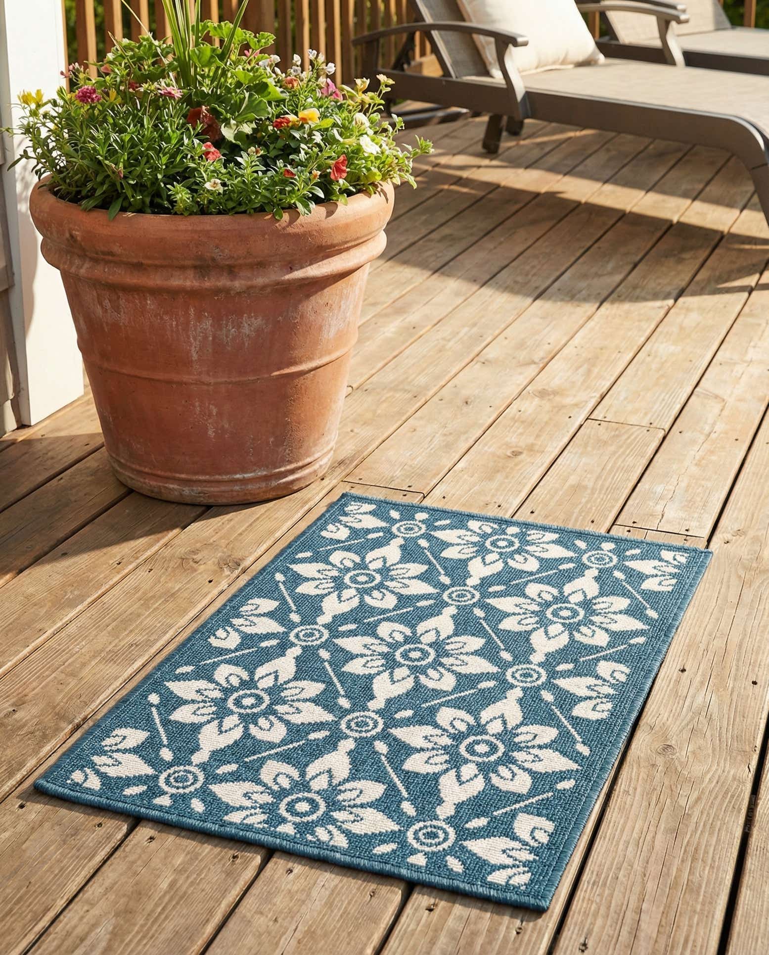 2' x 3' Easy-Clean Trellis Indoor / Outdoor Rug