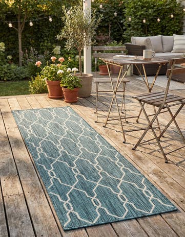 2' x 6' Easy-Clean Lattice Indoor / Outdoor Runner Rug