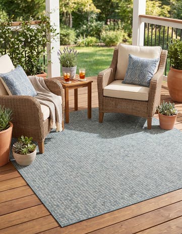 7' 10 x 7' 10 Easy-Clean Checkered Indoor / Outdoor Square Rug
