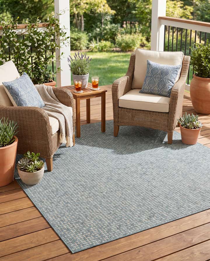 7' 10 x 7' 10 Easy-Clean Checkered Indoor / Outdoor Square Rug