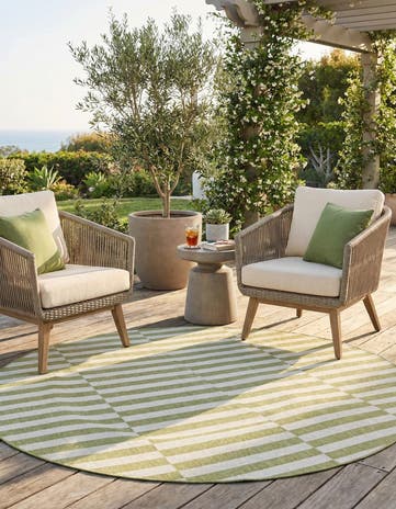 7' 10 x 7' 10 Easy-Clean Ribbon Indoor / Outdoor Round Rug
