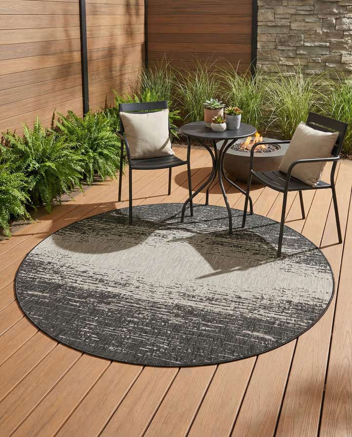 7' 10 x 7' 10 Easy-Clean Modern Indoor / Outdoor Round Rug