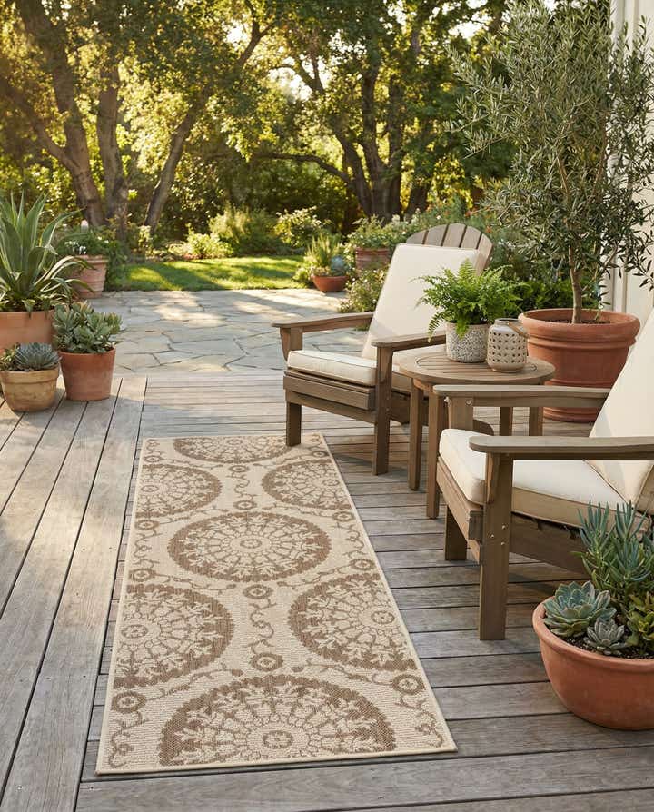 2' 2 x 6' Easy-Clean Botanical Indoor / Outdoor Runner Rug