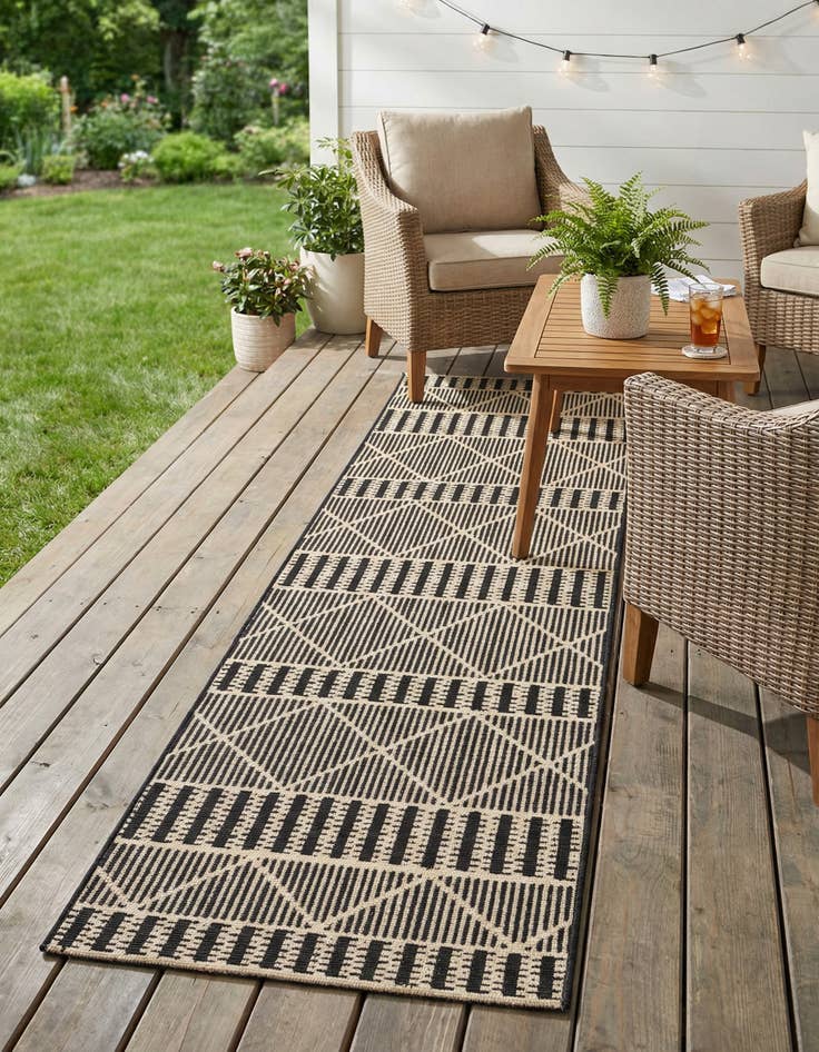 Detail image of 2' x 7' Washable Lattice Indoor / Outdoor Runner Rug