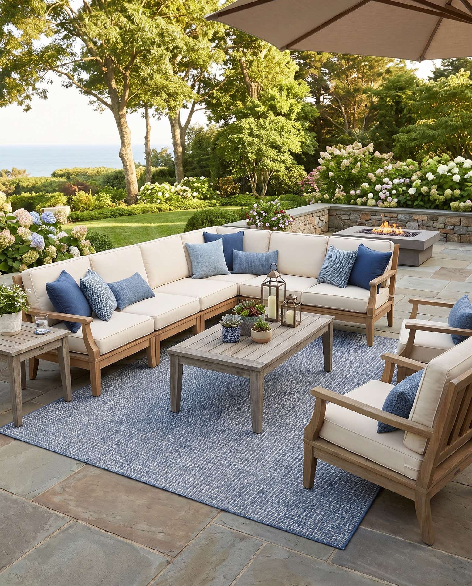 7' 10 x 10' Easy-Clean Checkered Indoor / Outdoor Rug