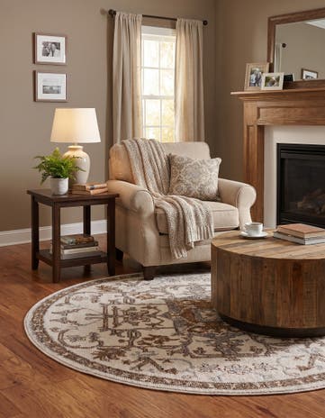 Ivory Grand Tradition Round Rug