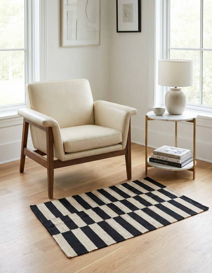 Detail image of 3' 3 x 4' 9 Hand Woven Kilim Modern Wool Rug