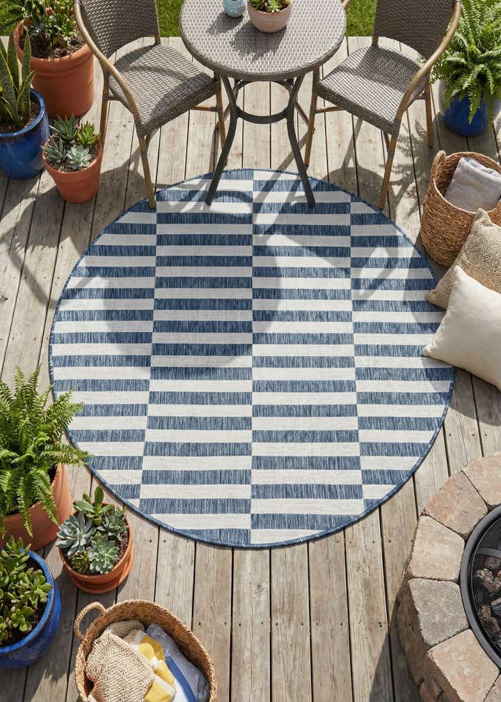 5' 3 x 5' 3 Easy-Clean Ribbon Indoor / Outdoor Round Rug