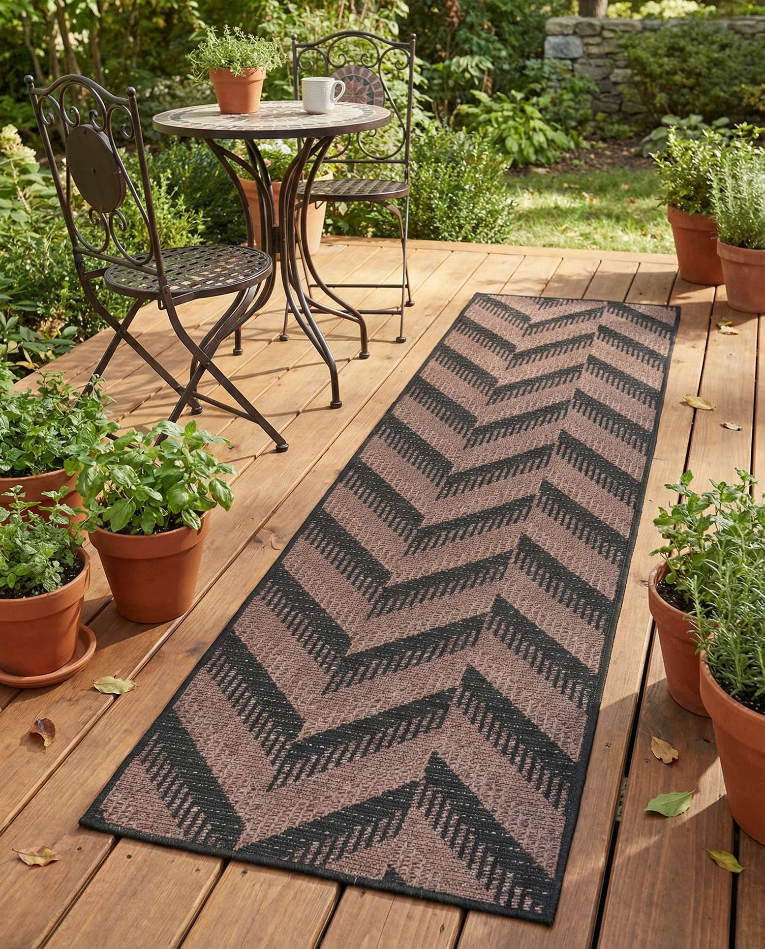 2' 2 x 6' Easy-Clean Modern Indoor / Outdoor Runner Rug