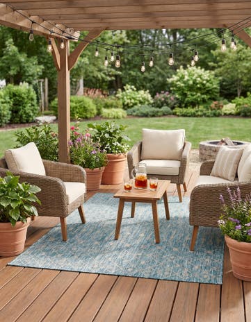 5' 3 x 8' Easy-Clean Lattice Indoor / Outdoor Rug