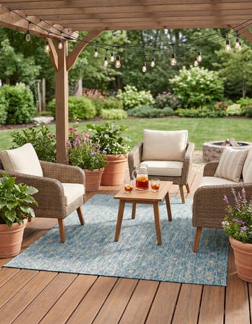 5' 3 x 8' Easy-Clean Lattice Indoor / Outdoor Rug