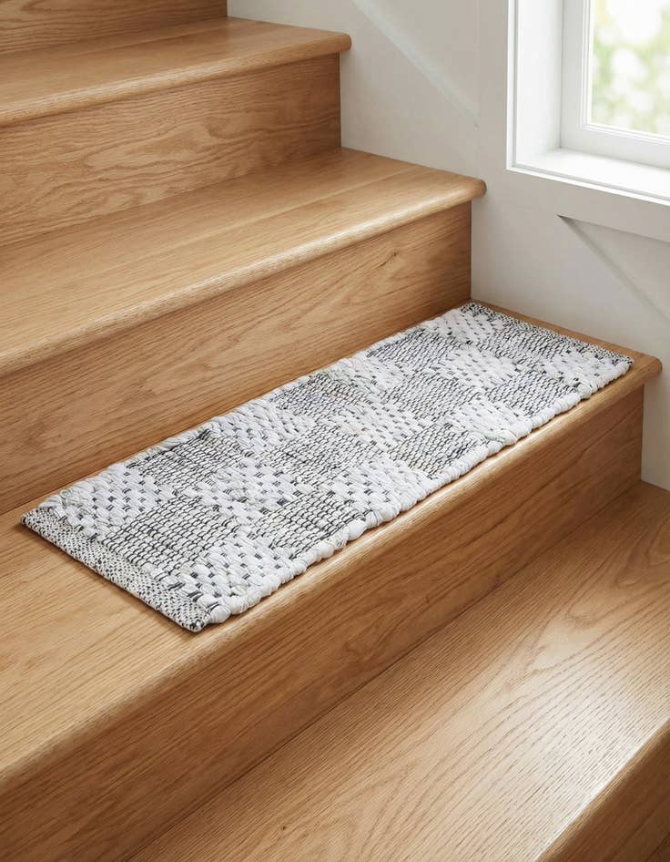 Detail image of 0' 9 x 2' 6 Chindi Cotton Stair Rug