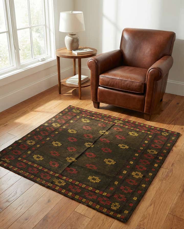 4' 3 x 4' 5 Hand Knotted Sumak Wool Square Rug