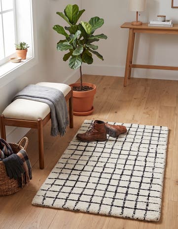 Ivory and Black Heritage Line Wool Rug