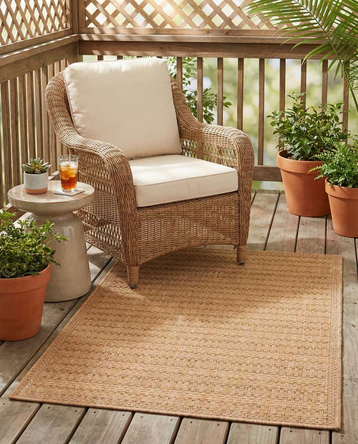 3' 3 x 5' Easy-Clean Border Indoor / Outdoor Rug