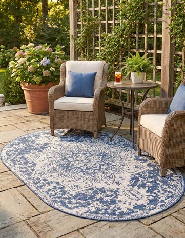 Ivory and Blue Easy-Clean Jill Zarin Indoor / Outdoor Oval Rug