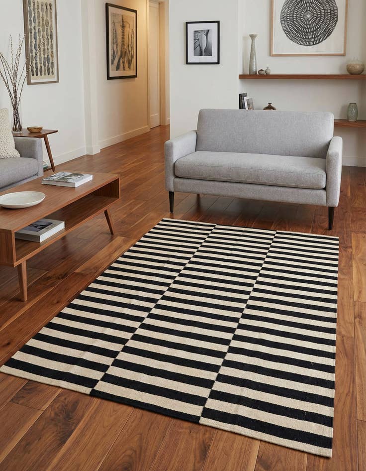 Detail image of 4' 1 x 5' 10 Hand Woven Kilim Modern Wool Rug