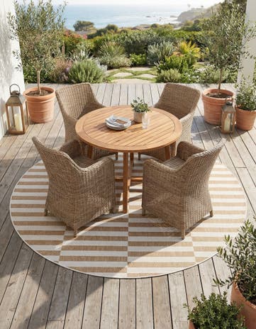 7' 10 x 7' 10 Easy-Clean Ribbon Indoor / Outdoor Round Rug